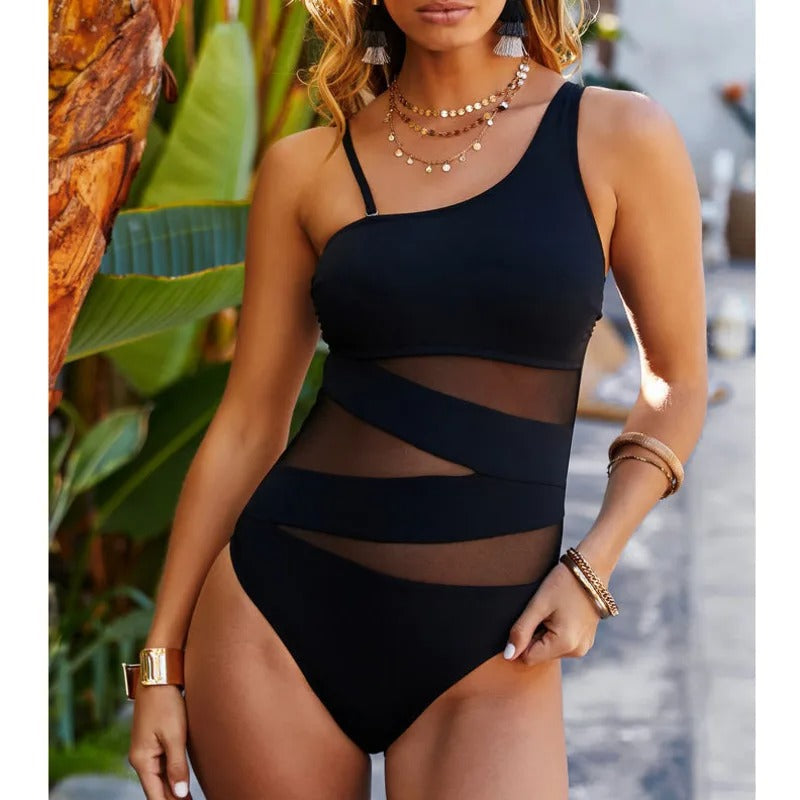 Maak een statement aan het strand met ons trendy one shoulder badpak voor dames, ontworpen om jouw zomerse stijl te laten stralen met een moderne twist.