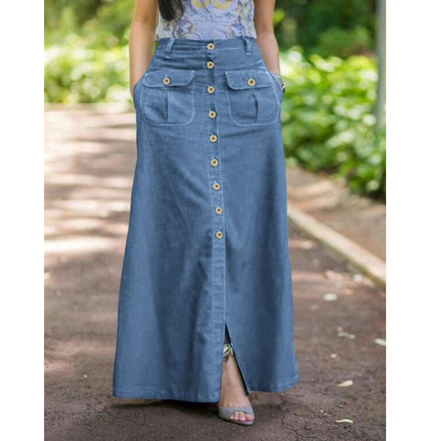  Deze elegante rok combineert het casual karakter van denim met een verfijnde maxi-lengte, perfect voor elke zomerse gelegenheid. 