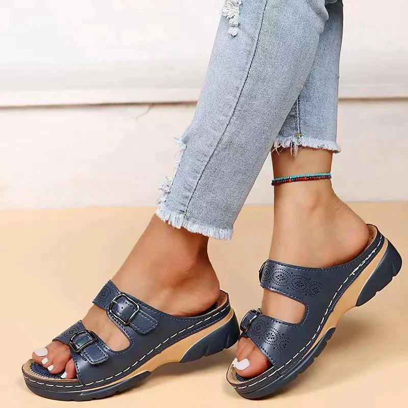 Deze sandalen zijn ontworpen om je voeten koel te houden terwijl je er chic uitziet, of je nu een dagje uit gaat of geniet van een zomerse avond.