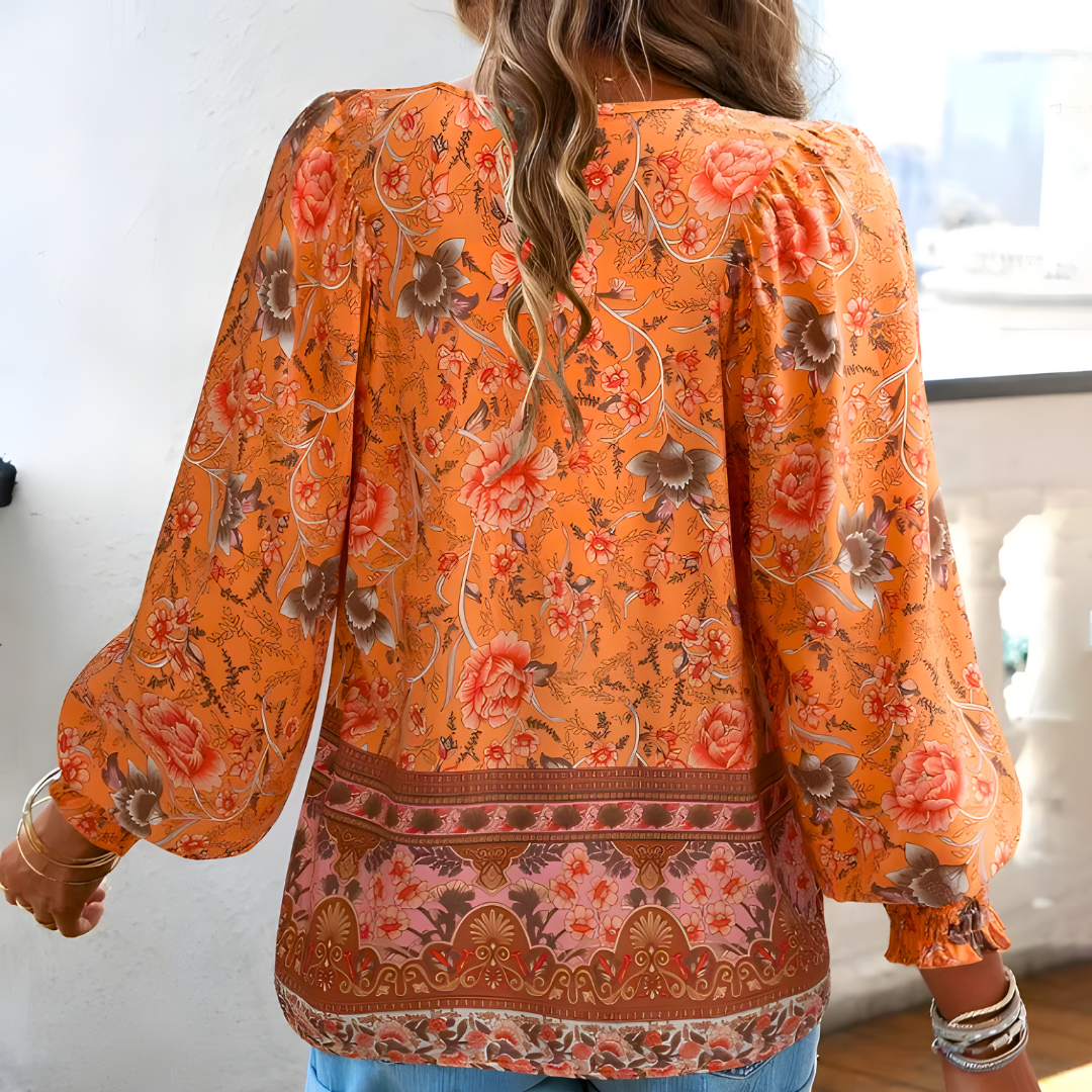 Deze blouse combineert de frisheid van de zomer met een vleugje elegantie, waardoor het een must-have item is voor je warme seizoensgarderobe.