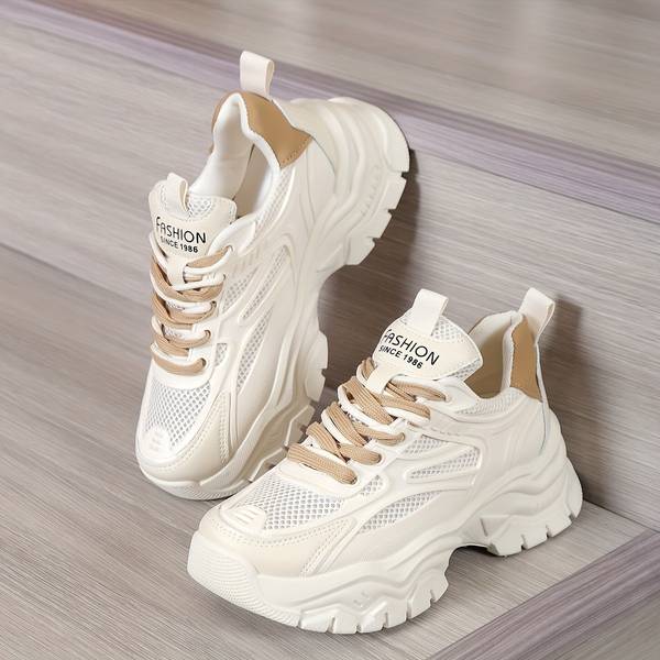 Deze sneakers combineren moeiteloos trendy design met maximaal comfort, perfect voor elke zomerse outfit.