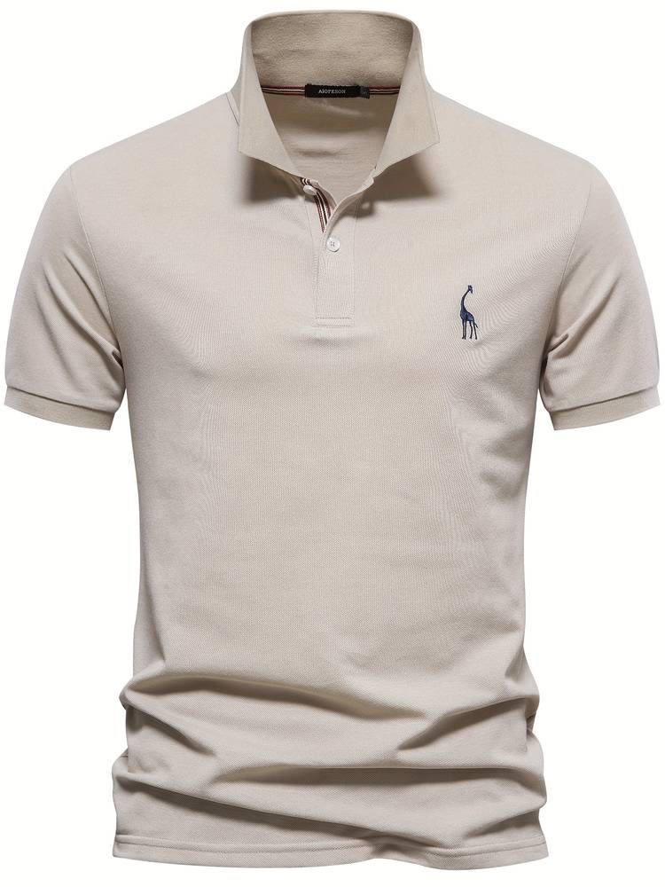 Dit stijlvolle en comfortabele polo shirt is perfect voor warme dagen en biedt een veelzijdige look die zowel casual als semi-formeel gedragen kan worden.