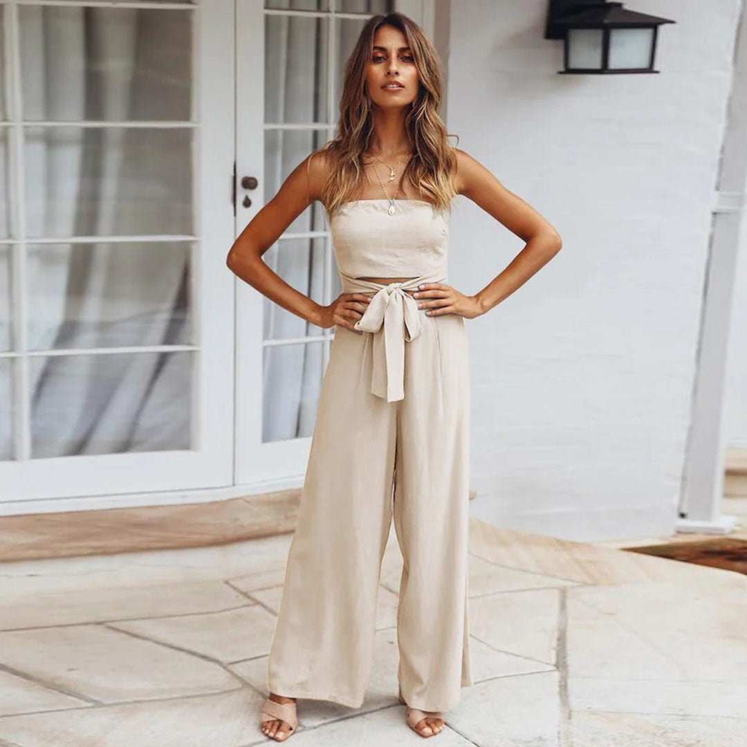  Deze luchtige en trendy jumpsuit is perfect voor warme zomerdagen en biedt een elegante uitstraling voor elke gelegenheid, van casual uitjes tot zomerse feesten.