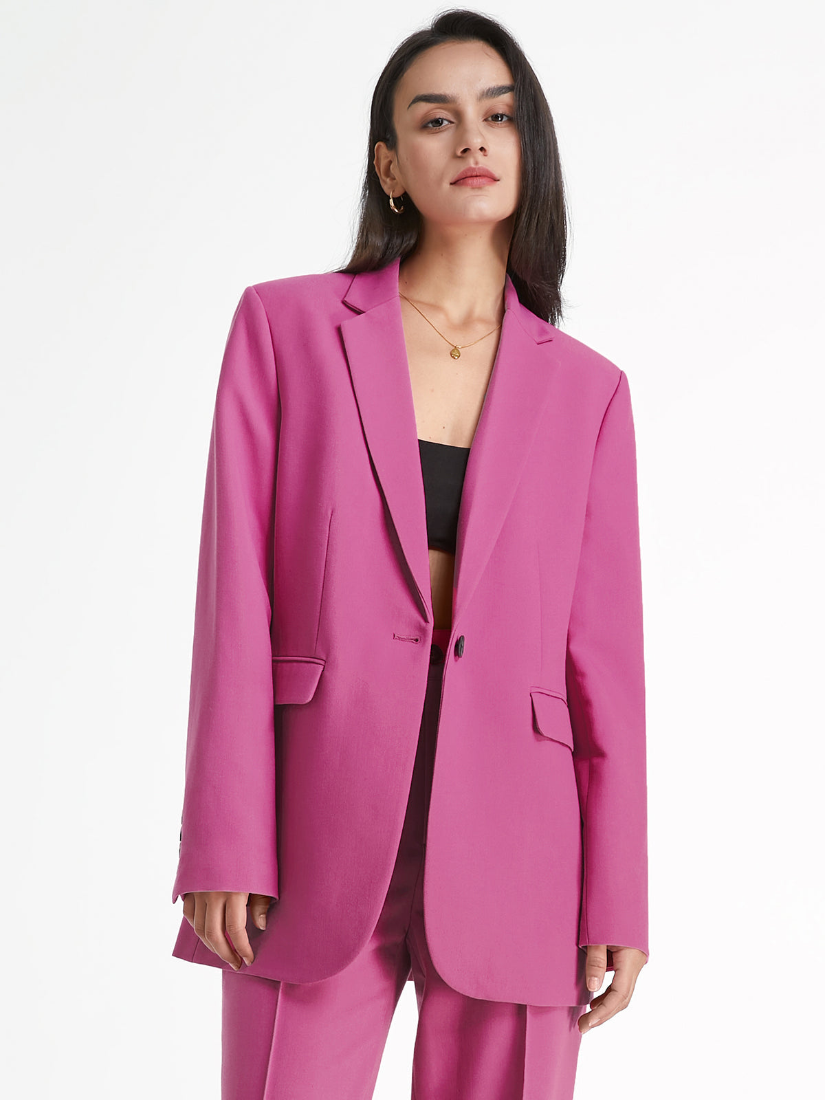 model draagt casual blazer jasje dames zomerjas vrouwen voorjaarsjas een knoop sluiting lange mouwen roze