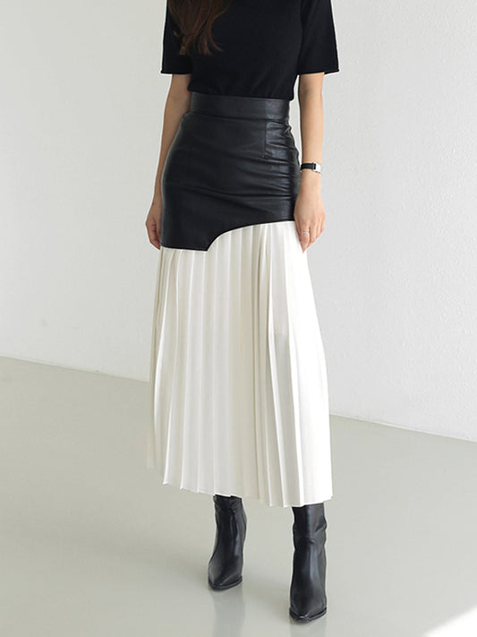  Deze unieke rok combineert de stoere uitstraling van leer met de luchtige elegantie van chiffon, waardoor een opvallende en modieuze look ontstaat. 