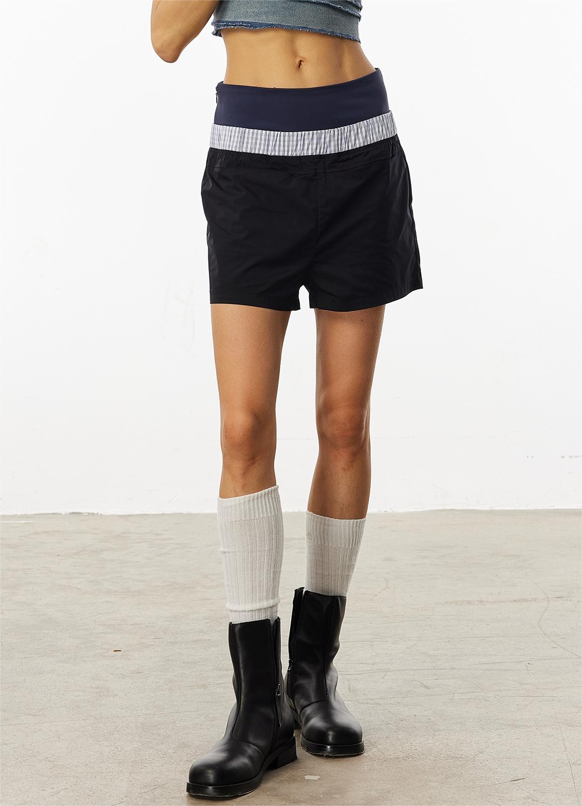  Deze stijlvolle en comfortabele short biedt een trendy look die ideaal is voor warme dagen. 