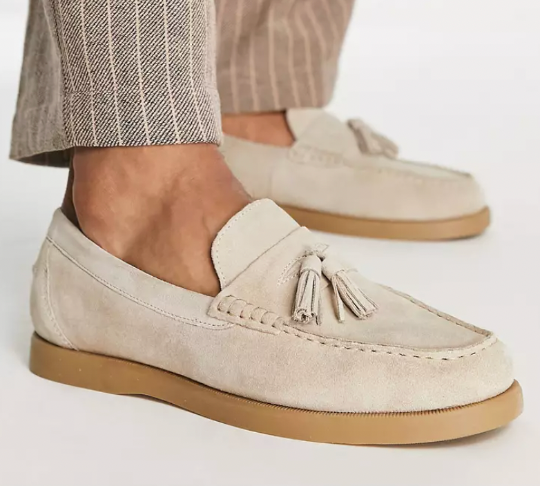 Deze zomerse loafers bieden een luxe uitstraling met een casual twist, ideaal voor zowel formele als informele gelegenheden.