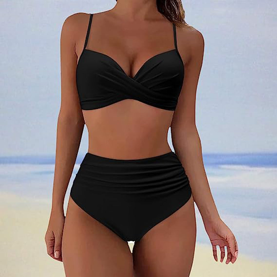 Gemaakt van zachte en elastische materialen, biedt deze bikini ultiem comfort en bewegingsvrijheid tijdens al je zomerse activiteiten.