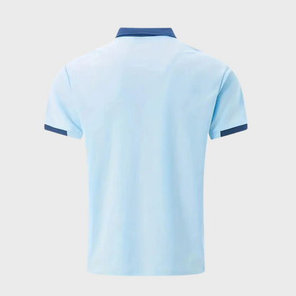 Dit trendy poloshirt is perfect voor warme zomerdagen en biedt een slanke, moderne pasvorm die zowel casual als elegant gedragen kan worden.