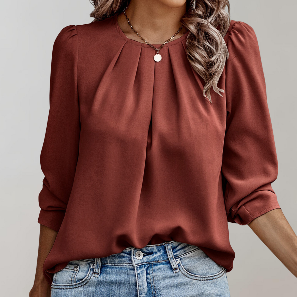 Gemaakt van luchtige, ademende stoffen, zorgt deze blouse ervoor dat je er altijd chic en comfortabel uitziet.