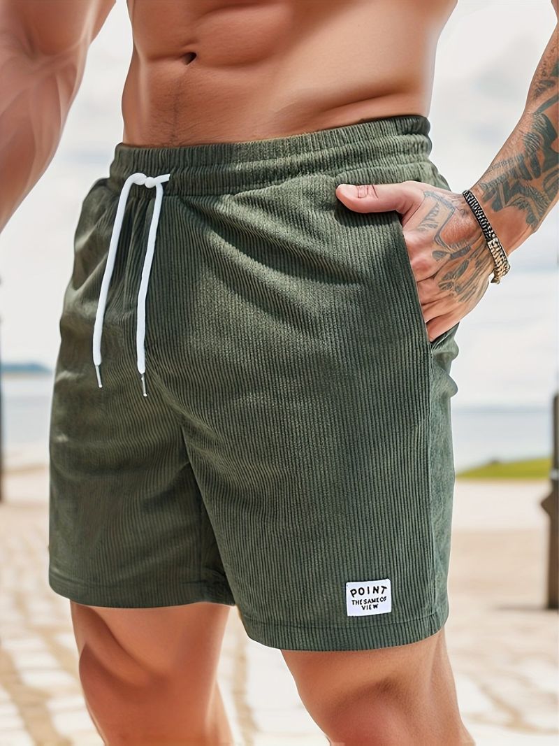  Deze shorts combineren een tijdloos ontwerp met de duurzaamheid en het comfort van corduroy stof, waardoor ze een essentieel onderdeel worden van je zomergarderobe. 