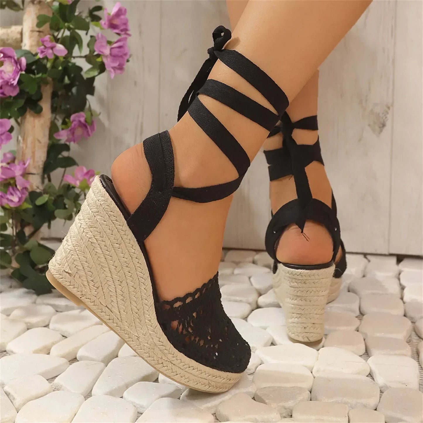 Deze elegante en trendy sandalen zijn perfect voor elke zomerse gelegenheid, van een dagje uit in de stad tot een chique avondfeest.