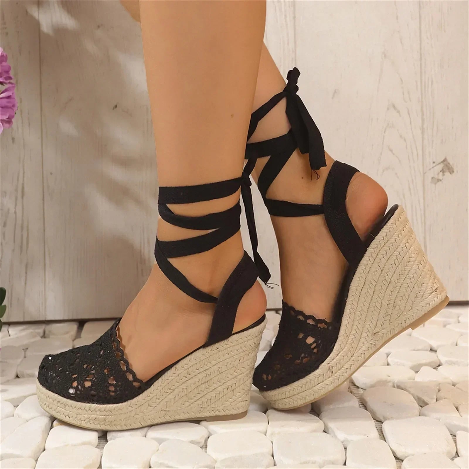 Deze elegante en trendy sandalen zijn perfect voor elke zomerse gelegenheid, van een dagje uit in de stad tot een chique avondfeest.