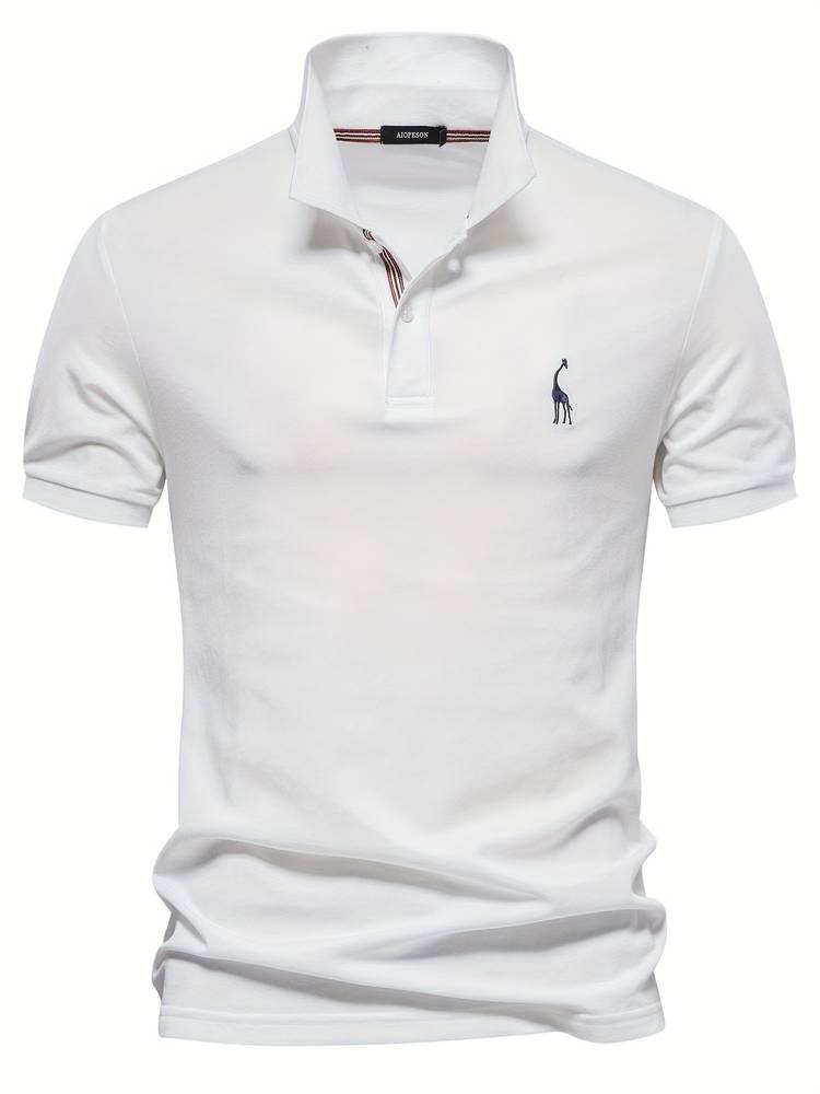 Dit stijlvolle en comfortabele polo shirt is perfect voor warme dagen en biedt een veelzijdige look die zowel casual als semi-formeel gedragen kan worden.