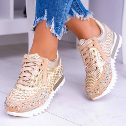 Deze trendy sneakers zijn perfect voor de zomer en combineren modieuze prints met uitstekende ondersteuning.