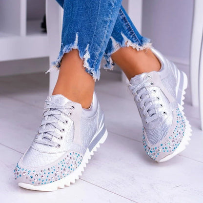 Deze trendy sneakers zijn perfect voor de zomer en combineren modieuze prints met uitstekende ondersteuning.