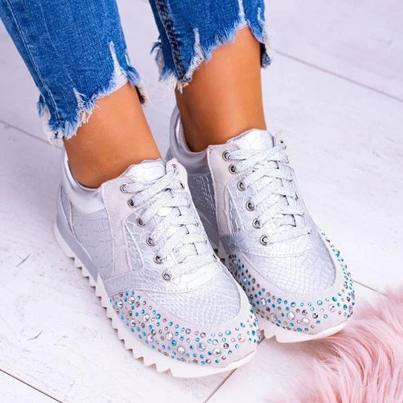 Deze trendy sneakers zijn perfect voor de zomer en combineren modieuze prints met uitstekende ondersteuning.