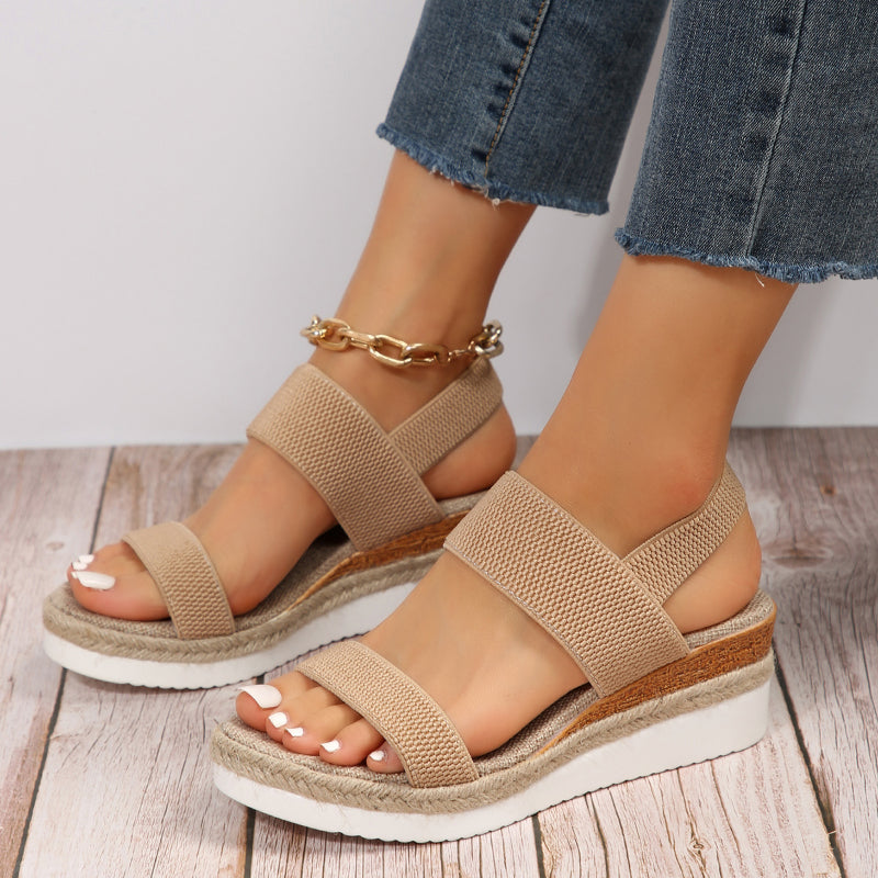 Deze sandalen zijn ontworpen om je voeten koel en ondersteund te houden, ideaal voor lange zomerse dagen.