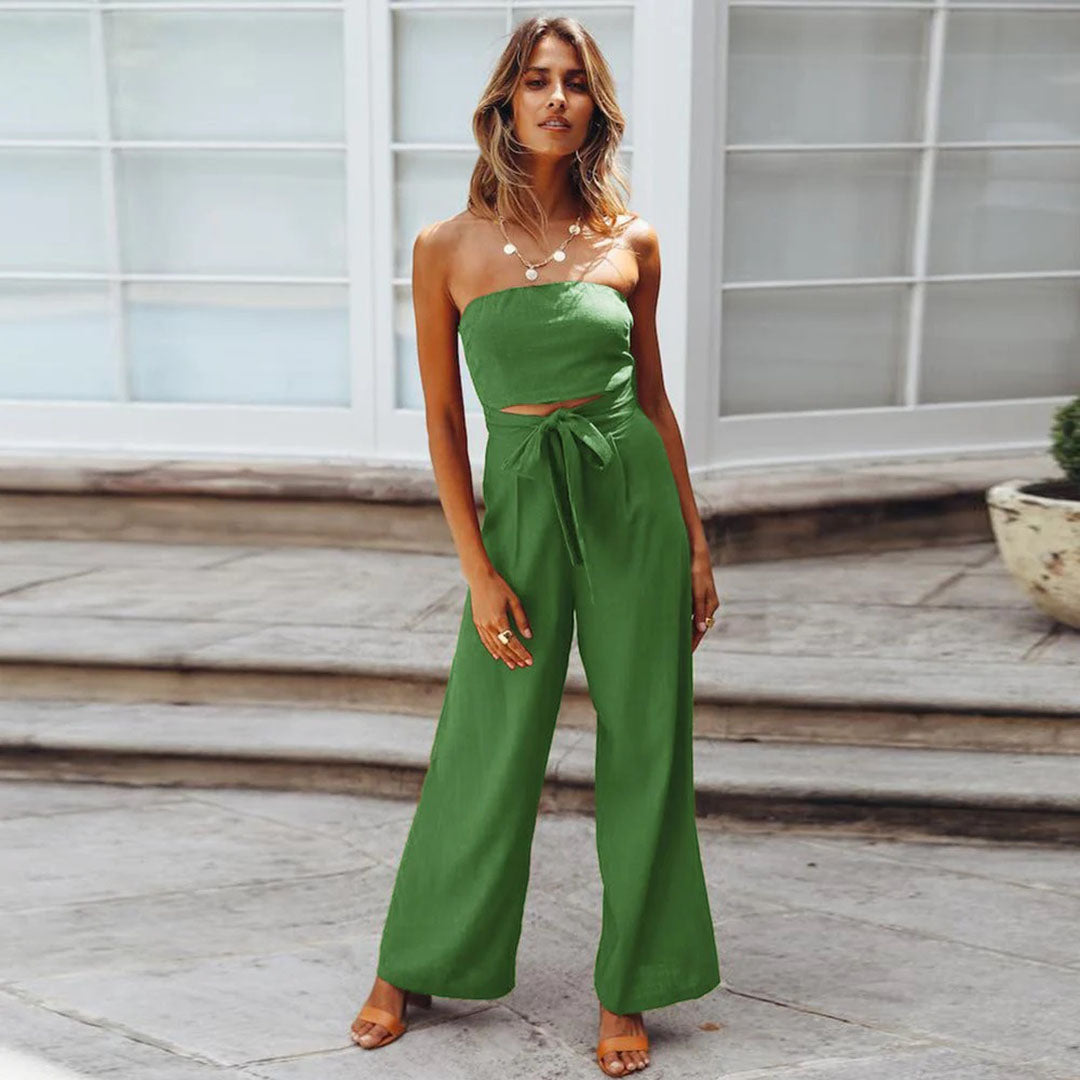  Deze luchtige en trendy jumpsuit is perfect voor warme zomerdagen en biedt een elegante uitstraling voor elke gelegenheid, van casual uitjes tot zomerse feesten.