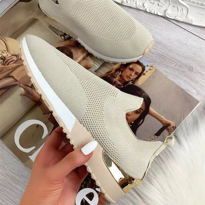 orthopedische dames sneakers instappers slip-on model zonder veter met hoge hak casual comfortabel met glimmend detail op de hak beige