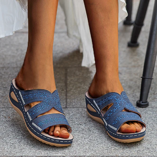 Perfect voor de zomer, deze sandalen combineren een modieus ontwerp met orthopedische ondersteuning om je voeten gelukkig en gezond te houden tijdens warme dagen.