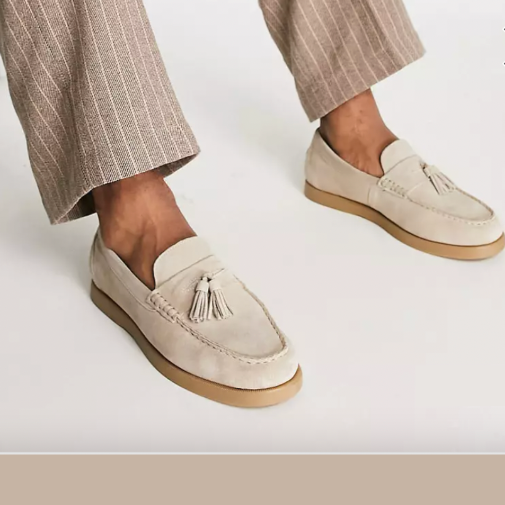 Deze zomerse loafers bieden een luxe uitstraling met een casual twist, ideaal voor zowel formele als informele gelegenheden.