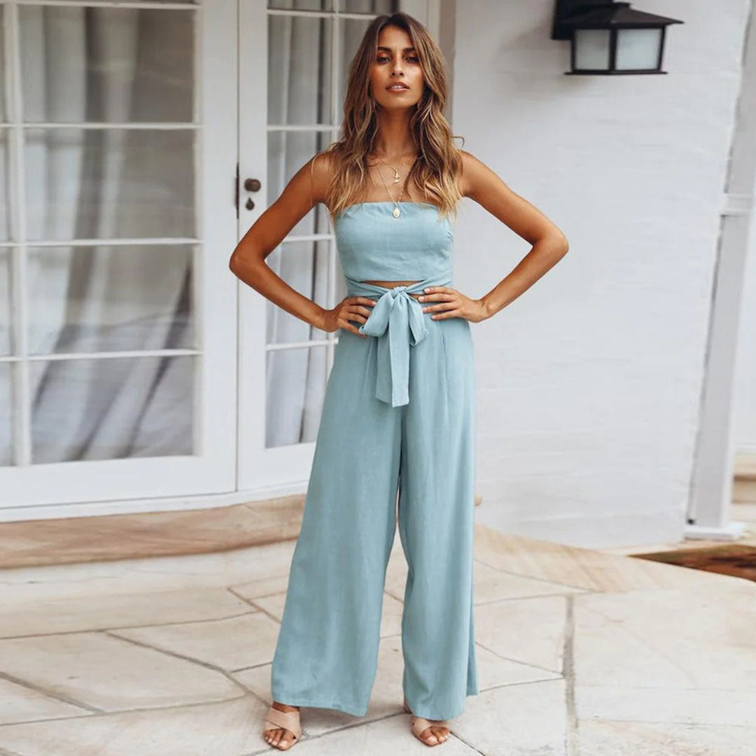  Deze luchtige en trendy jumpsuit is perfect voor warme zomerdagen en biedt een elegante uitstraling voor elke gelegenheid, van casual uitjes tot zomerse feesten.