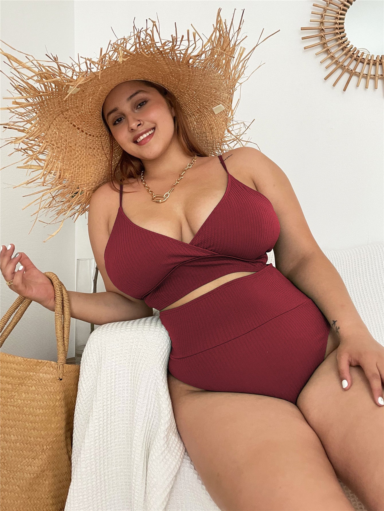 Gemaakt van hoogwaardige materialen voor duurzaamheid en langdurig comfort, is deze bikini set de perfecte keuze voor een modieuze en ontspannen zomer.