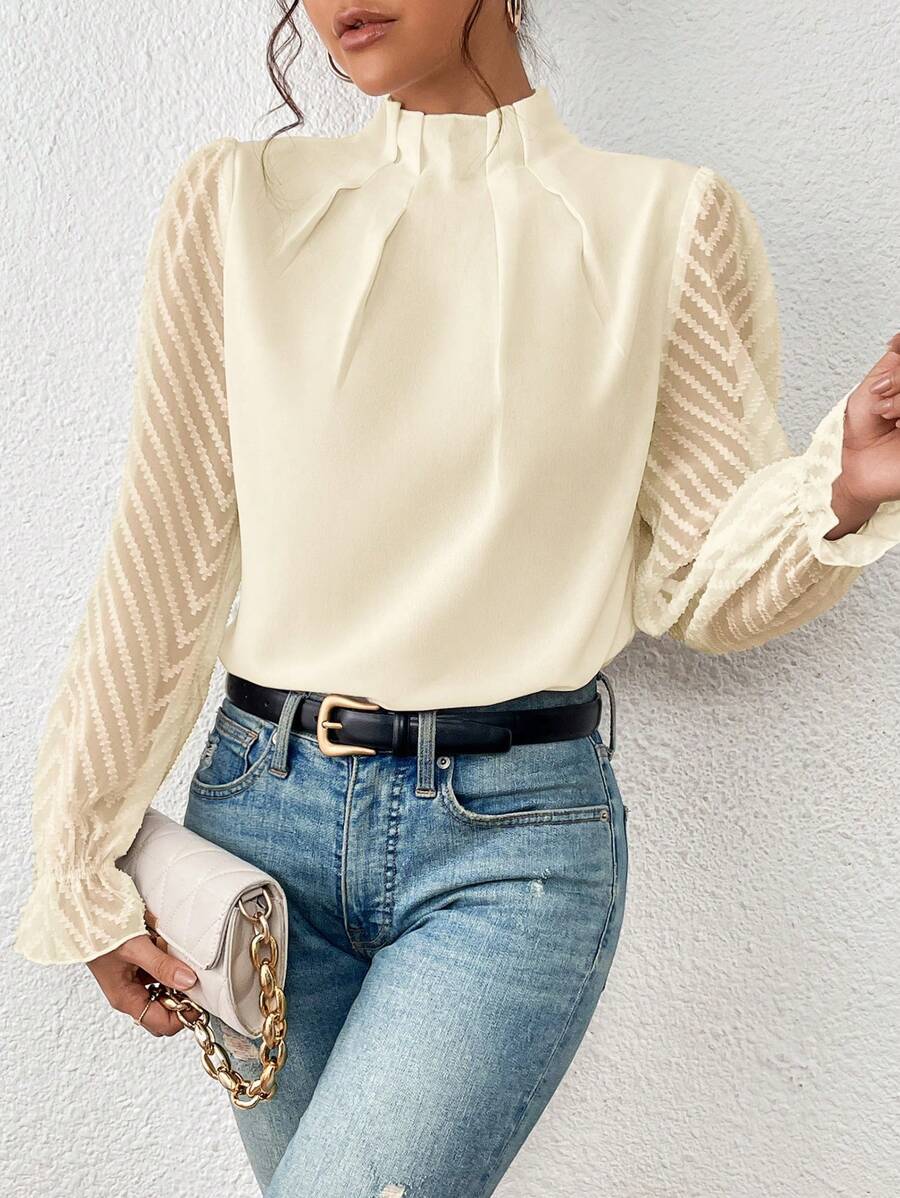 Deze luchtige en moeiteloos chique blouse is perfect voor warme dagen en biedt een combinatie van comfort, veelzijdigheid en tijdloze elegantie.