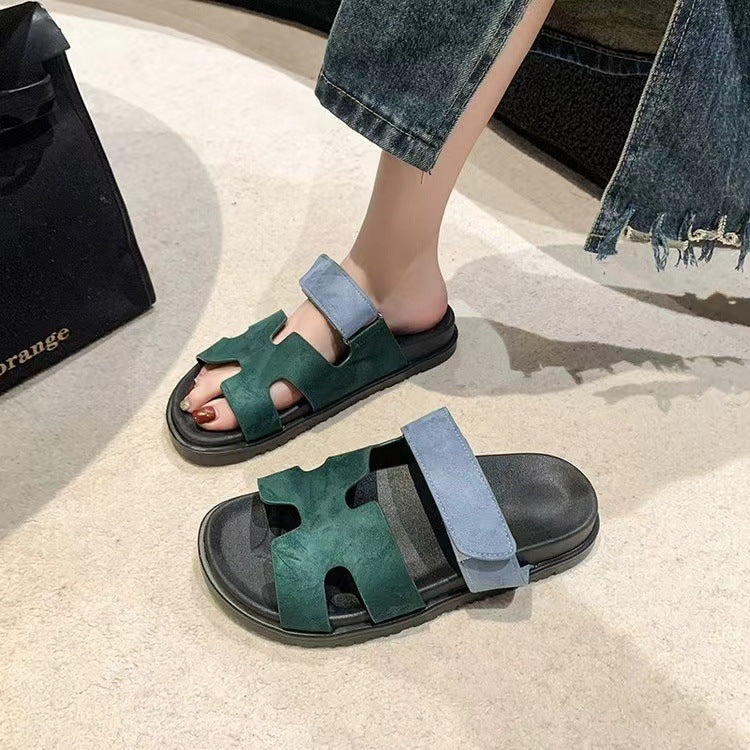 Perfect voor warme dagen en zwoele avonden, deze sandalen combineren comfort en elegantie voor een veelzijdige look die bij elke zomerse outfit past.