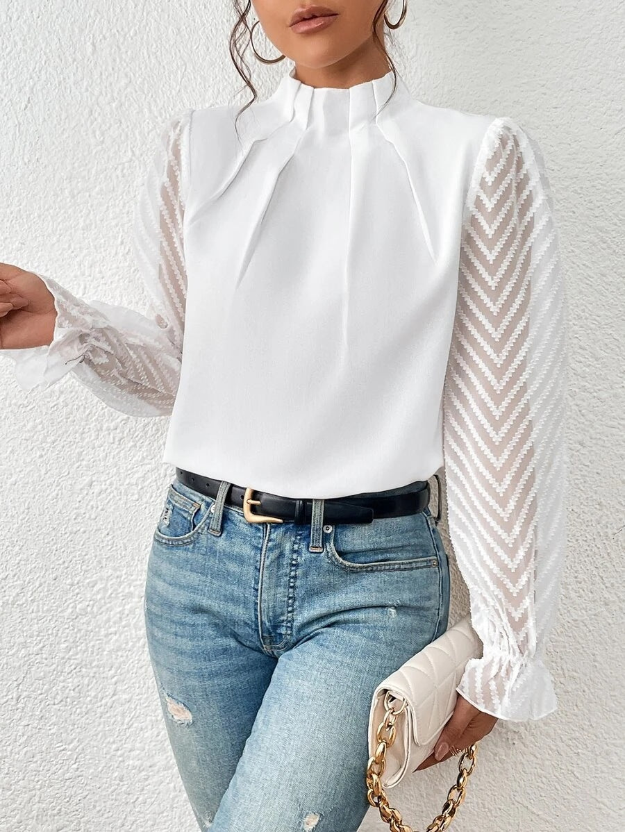 Deze luchtige en moeiteloos chique blouse is perfect voor warme dagen en biedt een combinatie van comfort, veelzijdigheid en tijdloze elegantie.