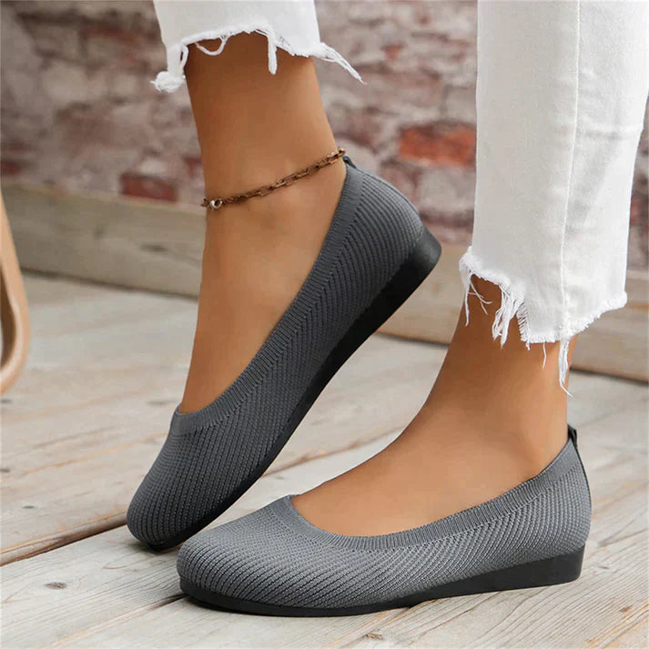 Deze schoenen combineren orthopedische ondersteuning met een eigentijds design, ideaal voor vrouwen die op zoek zijn naar comfortabele schoenen zonder in te leveren op mode.