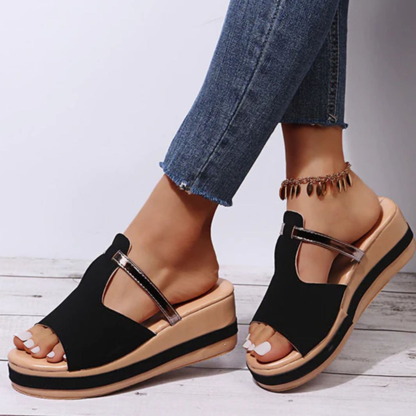 Stap in luxe met onze elegante orthopedische sandalen en ervaar de perfecte harmonie van comfort en stijl.