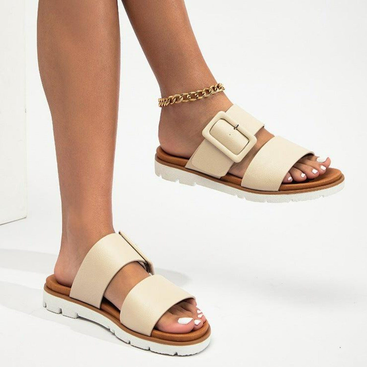  Deze sandalen zijn ontworpen met zowel mode als functionaliteit in gedachten, waardoor ze perfect zijn voor elke gelegenheid, van strandwandelingen tot casual uitstapjes in de stad. 