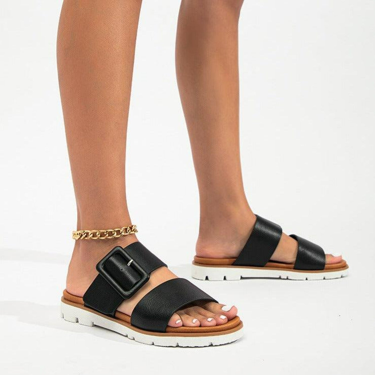  Deze sandalen zijn ontworpen met zowel mode als functionaliteit in gedachten, waardoor ze perfect zijn voor elke gelegenheid, van strandwandelingen tot casual uitstapjes in de stad. 