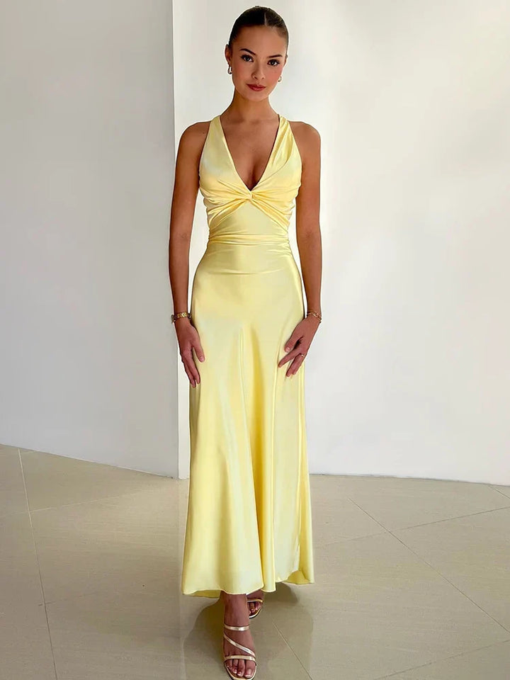 Sexy Satijnen Maxi Jurk met Open Rug en Strikdetail