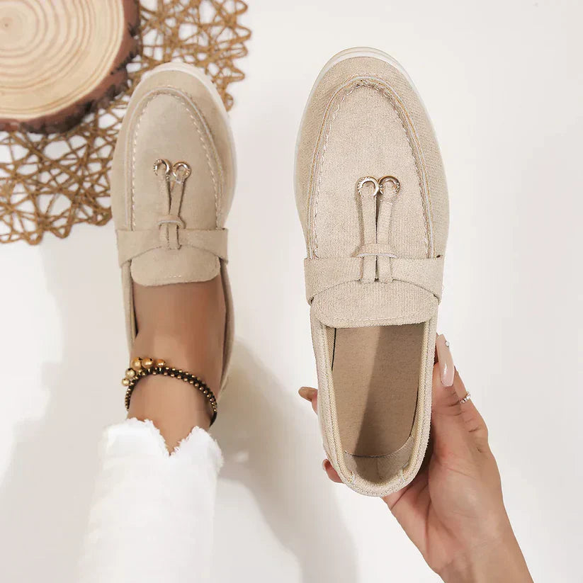  Deze loafers combineren een elegant design met het ultieme comfort, perfect voor dagelijks gebruik tijdens de warmere maanden. 