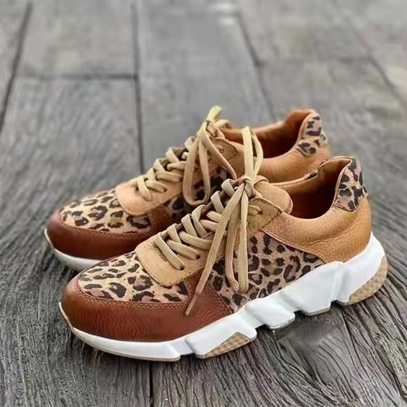 Deze sneakers combineren trendy design met orthopedische ondersteuning, perfect voor wie op zoek is naar zowel mode als functionaliteit.