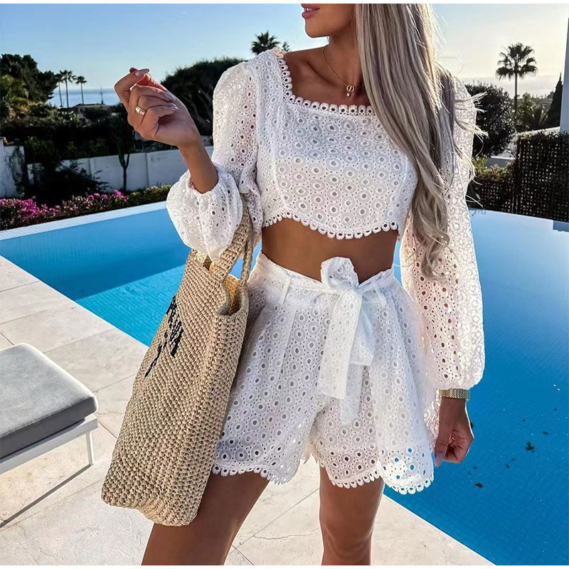 Deze set is perfect voor warme zomerdagen, of je nu naar het strand gaat, een festival bezoekt, of gewoon geniet van een relaxte dag.