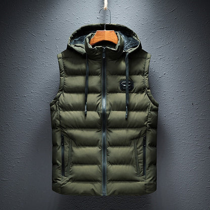 Deze veelzijdige bodywarmer biedt niet alleen een moderne look, maar ook de juiste mate van warmte op koelere zomerdagen.