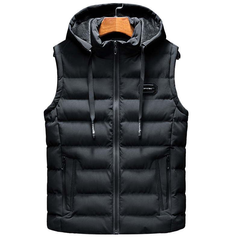 Deze veelzijdige bodywarmer biedt niet alleen een moderne look, maar ook de juiste mate van warmte op koelere zomerdagen.