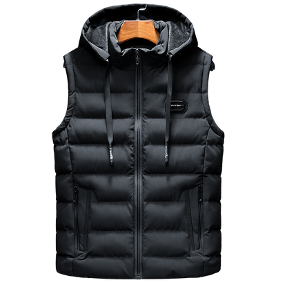 Deze veelzijdige bodywarmer biedt niet alleen een moderne look, maar ook de juiste mate van warmte op koelere zomerdagen.