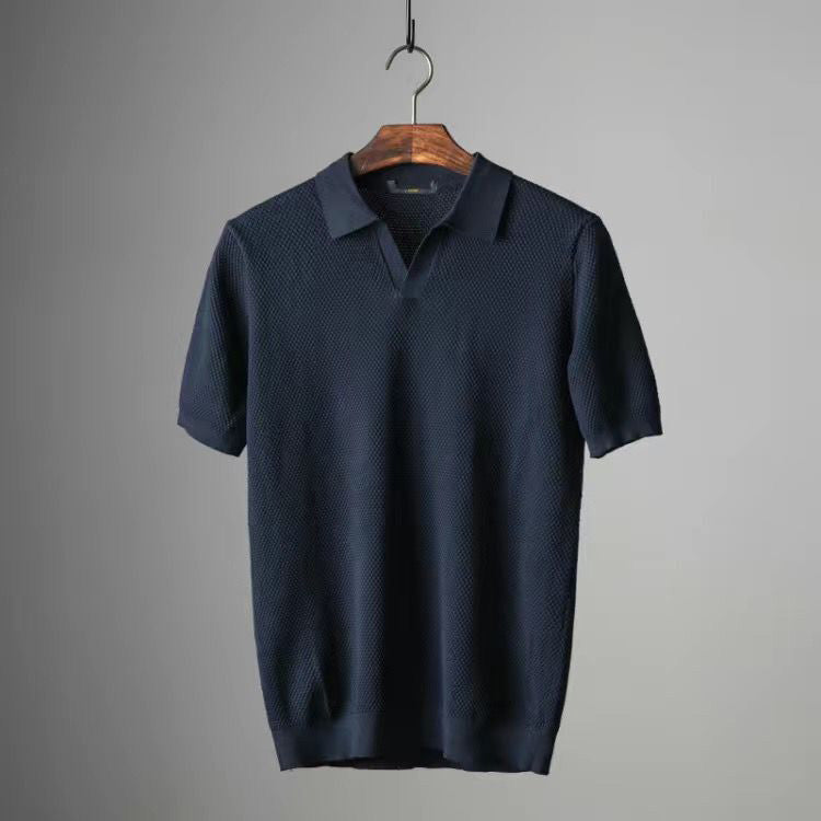  Deze stijlvolle en veelzijdige polo is perfect voor elke zomerse gelegenheid, van casual uitstapjes tot meer formele evenementen. 