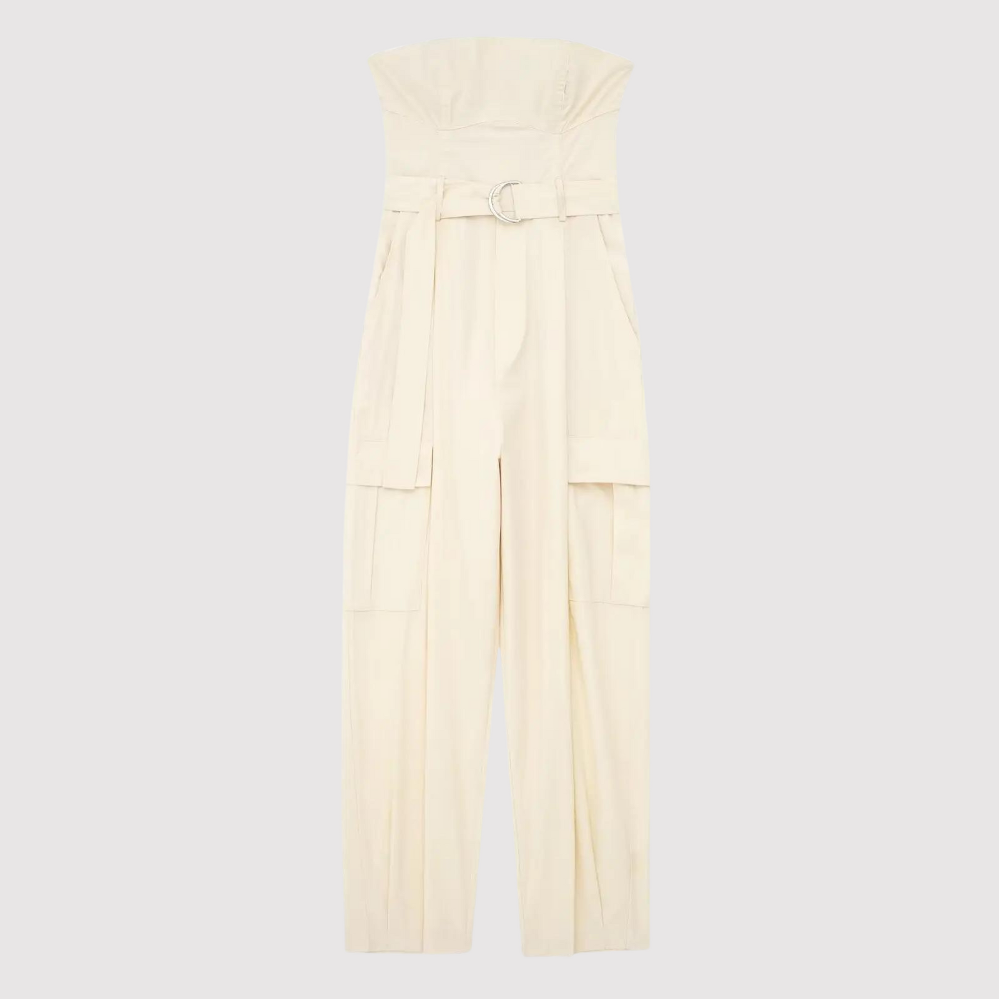 Deze trendy jumpsuit combineert een modieuze off-shoulder stijl met praktische cargozakken, perfect voor elke zomerse gelegenheid.