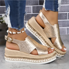 Comfortabele en gedurfde zomerse sandalen met sleehak