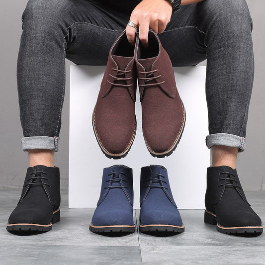 Deze schoenen, gemaakt van hoogwaardig suède, zijn perfect voor elke zomerse gelegenheid, van zakelijke bijeenkomsten tot informele uitjes.