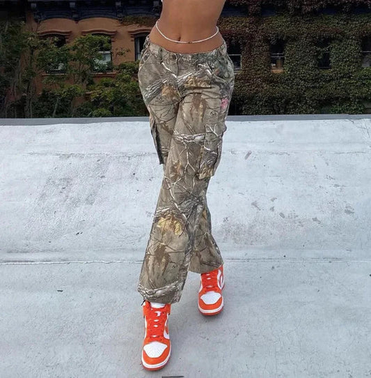 Emilia - Baggy Camo Cargo Jeans