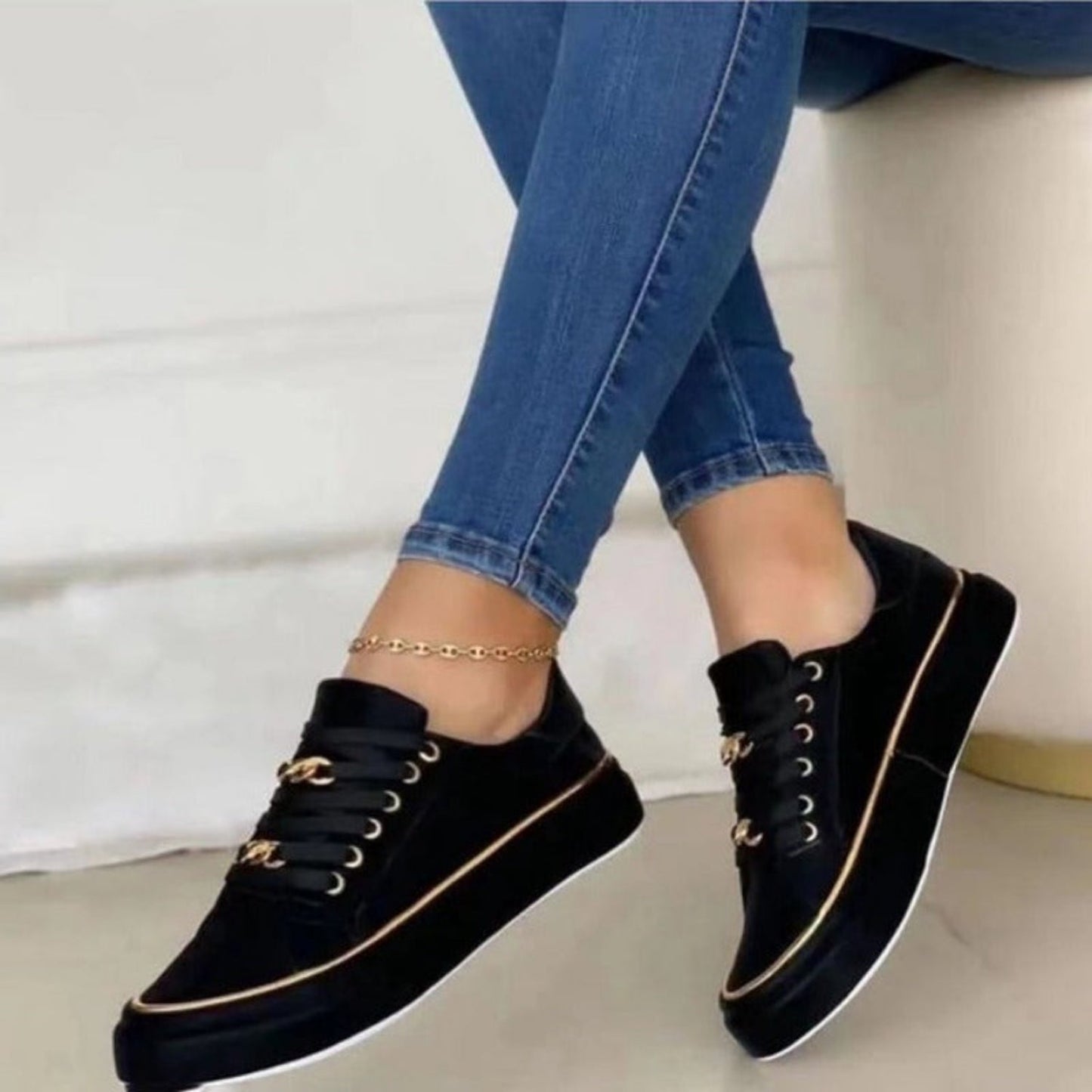 Deze trendy sneakers combineren stijl en comfort, waardoor ze perfect zijn voor dagelijks gebruik.