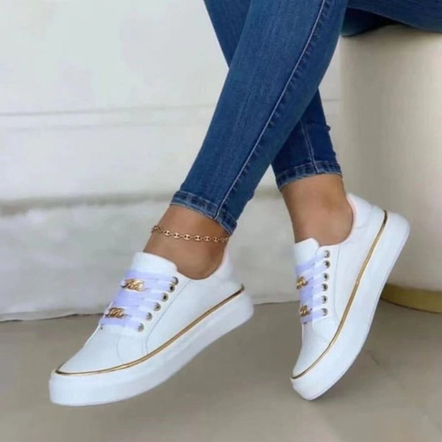 Deze trendy sneakers combineren stijl en comfort, waardoor ze perfect zijn voor dagelijks gebruik.