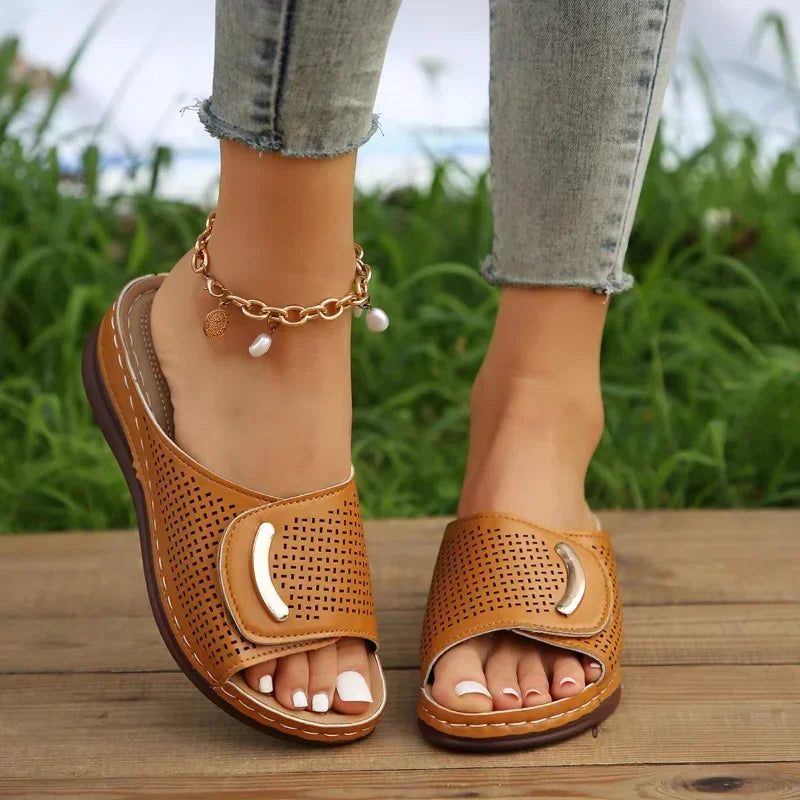  Deze sandalen combineren functionaliteit met stijl, waardoor ze ideaal zijn voor vrouwen die op zoek zijn naar comfort zonder concessies te doen aan elegantie. 